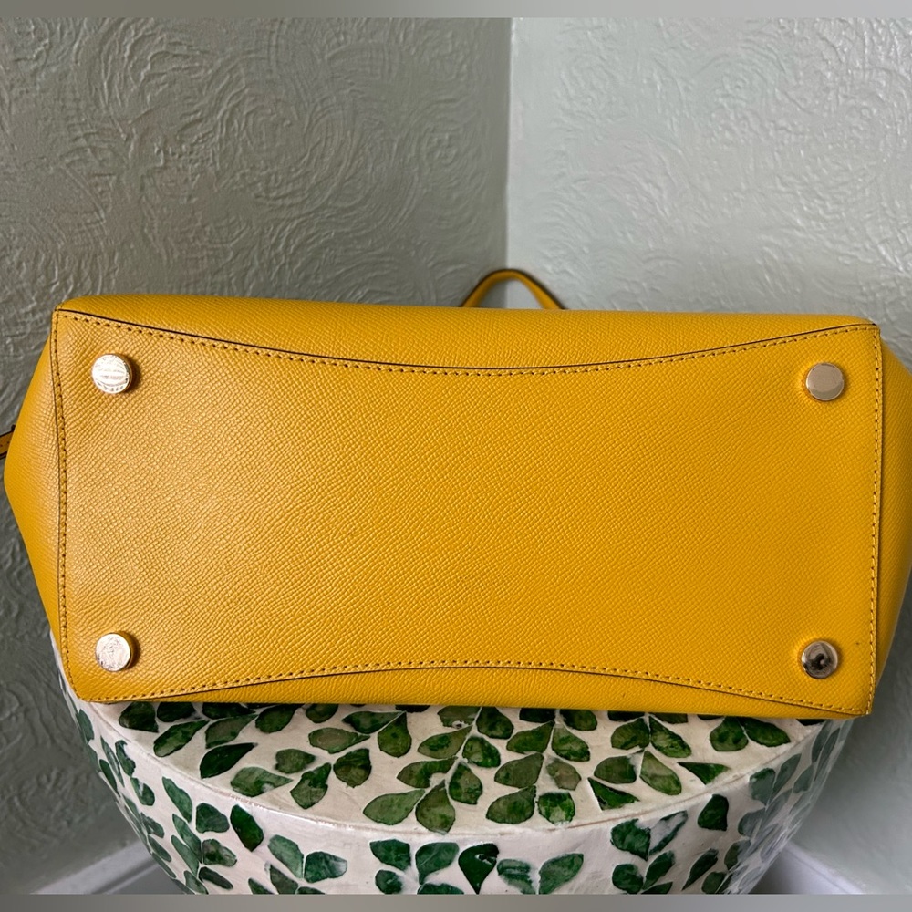 Michael Kors Tote Bag - Picture 2 of 3